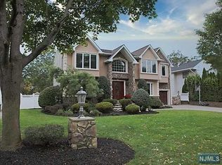 469 Nevada St, Paramus, NJ 07652