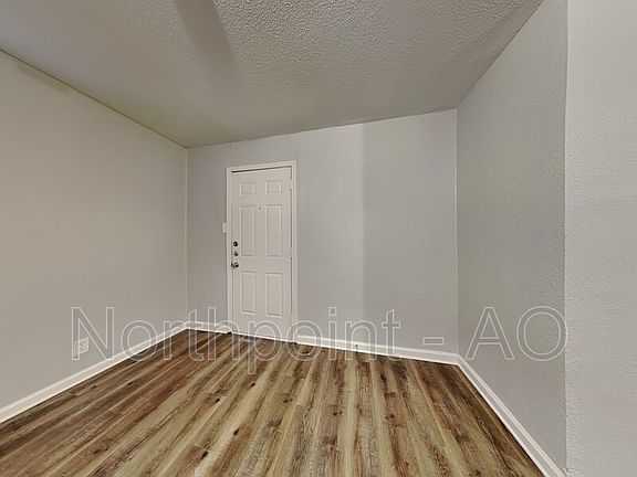 5th image of 711 Jardin Dr