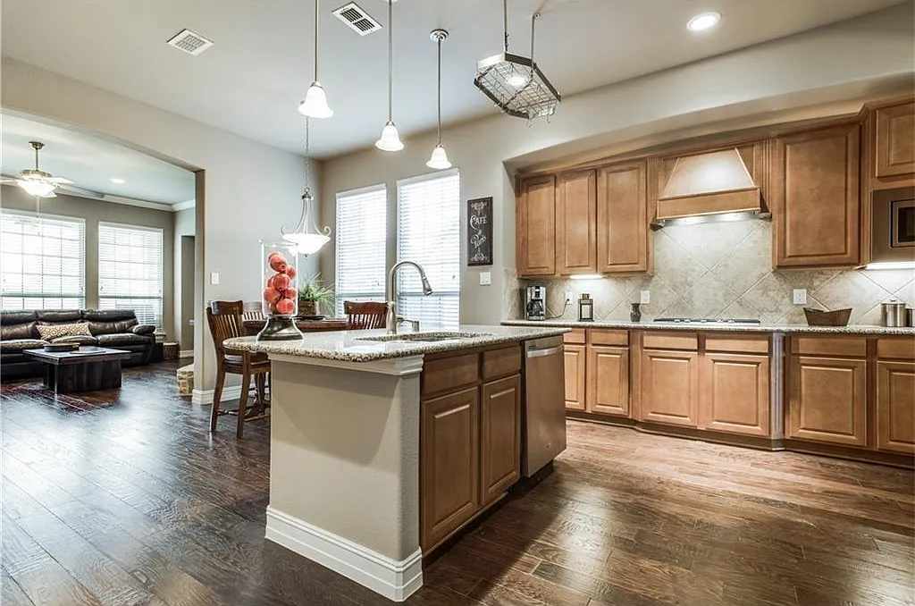 4 bed, 2877 sqft, $3,200 — Photo 3