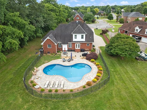 2nd image of 502 Tarver Ct