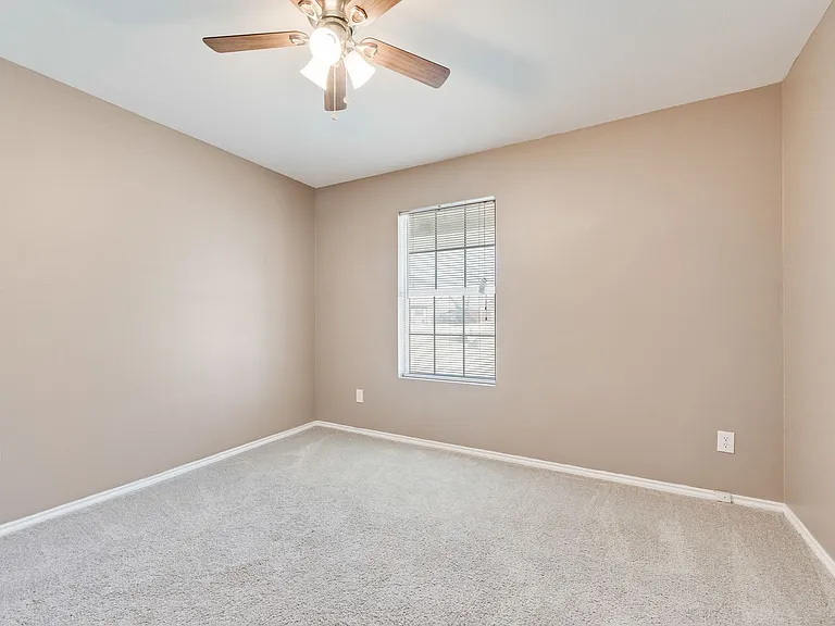 216 Modene St — Photo 13