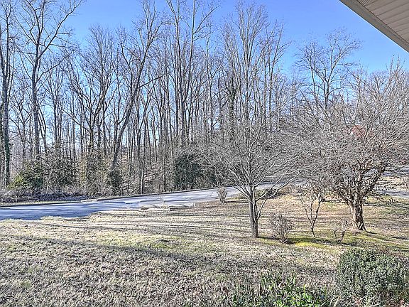 4th image of 1605 Brentwood Dr