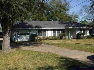 842 Goodwin Ave, Port Neches, TX 77651
