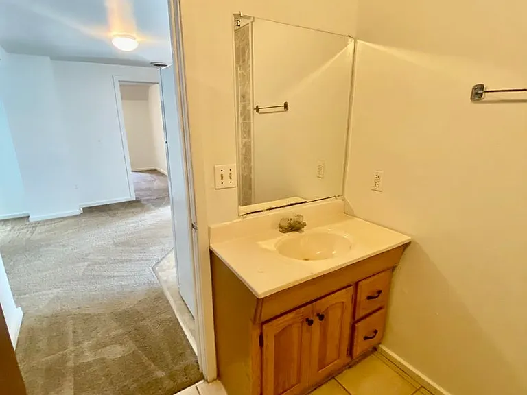 603 W Cross St — Photo 23