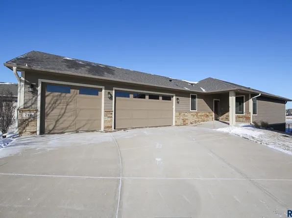 716 E Shadow Creek Ln, Sioux Falls, SD 57108