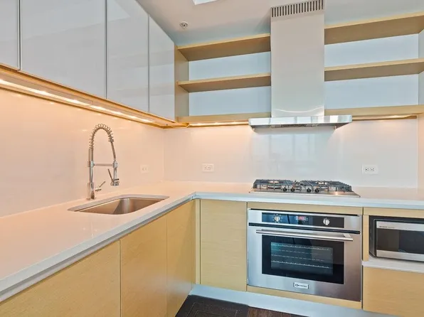 77 Hudson Street image 10 of 33