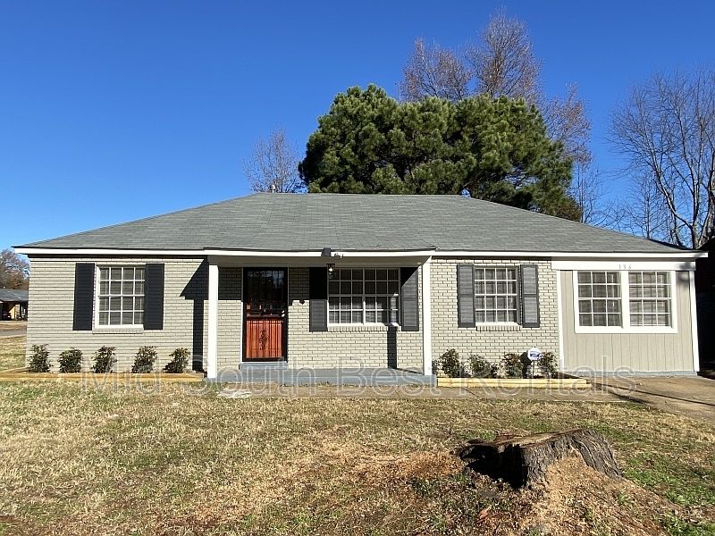 1st image of 136 Maxwell Dr