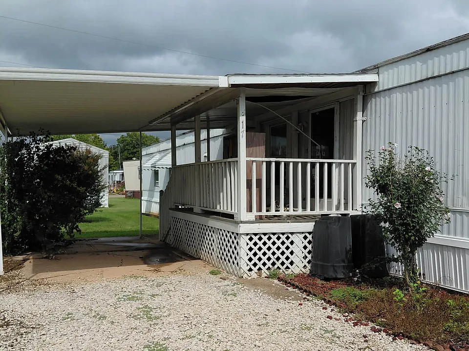 57 Jay Dr #17
