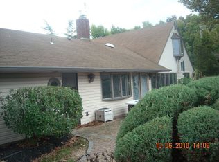 1 Silverbell Rd, Levittown, PA 19056