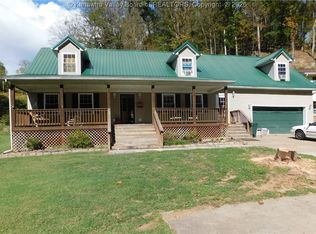 1724 Sugar Creek Dr, Charleston, WV 25387