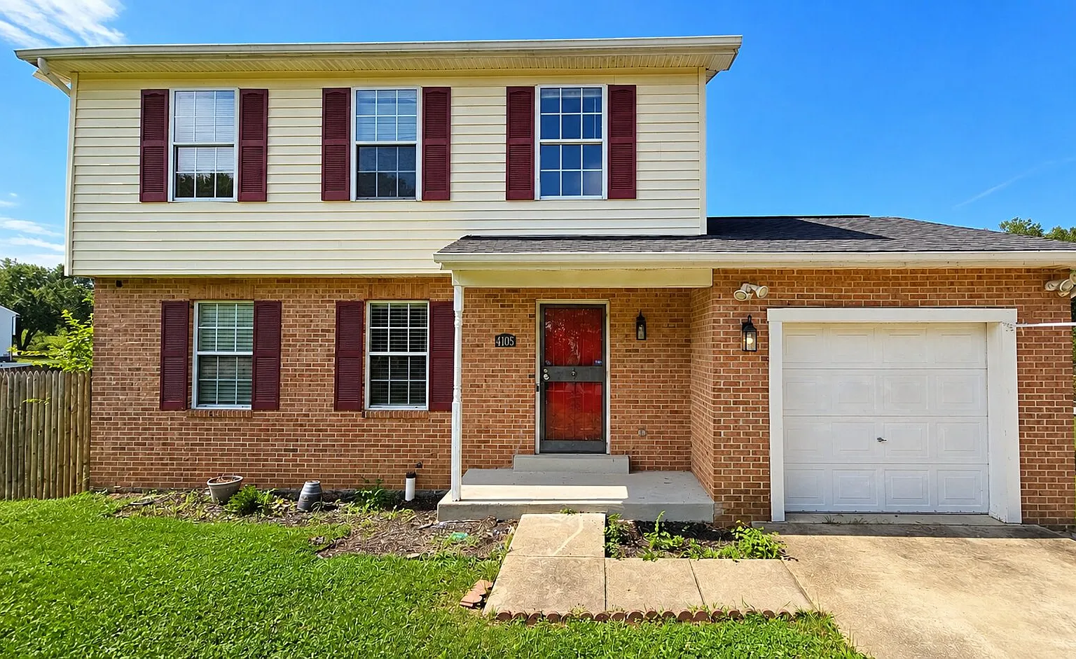 Spacious 4BA Colonial with Modern Finishes for Rent! — Photo 1