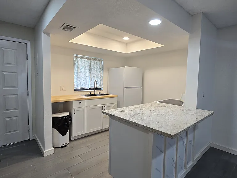 3911 Oak Limb Ct — Photo 2