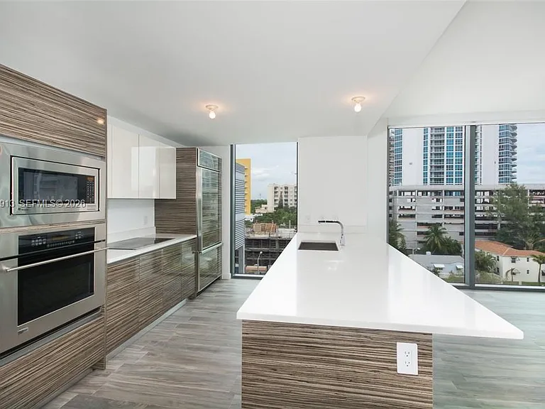 460 NE 28th St #501 — Photo 7