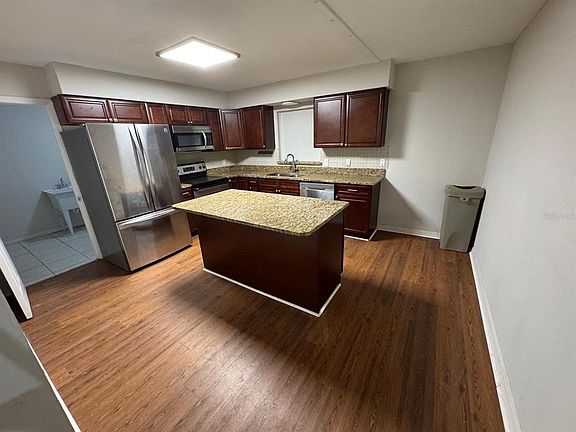 4th image of 2211 SUNNY VIEW DR