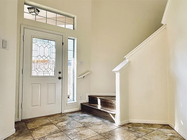 5906 Llano Creek Dr — Photo 3