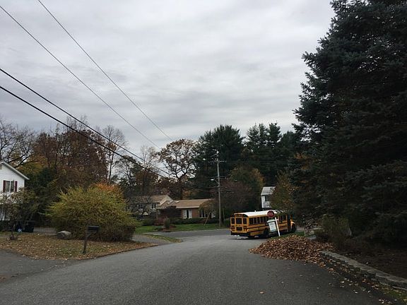 3rd image of 40 Hilltop Pl