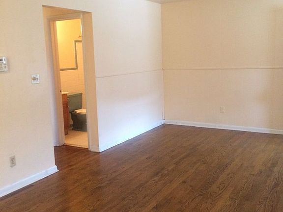 3rd image of 332 Fort Worth Ave #A