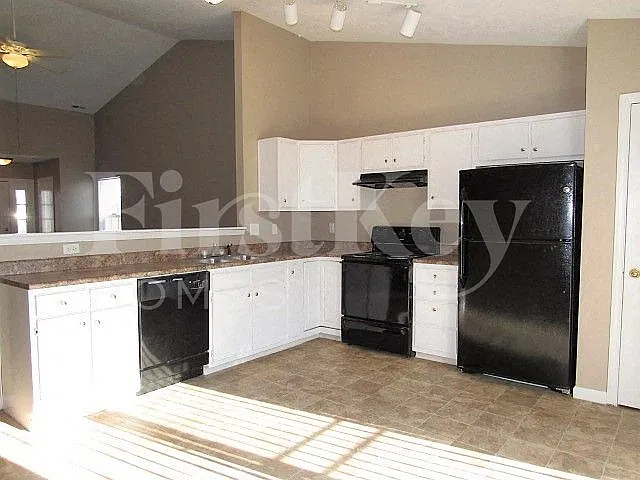 3 bed, 2.0 bath, 1336 sqft, $1,845 — Photo 3