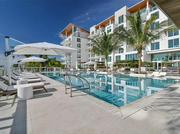 1020 Sunset Point Rd Unit 111, Clearwater, FL 33755