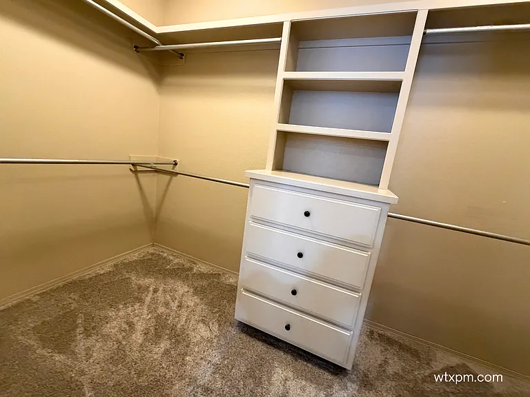 18300 Coyote Springs, Amarillo, TX 79119 - Primary Walk-In Closet
