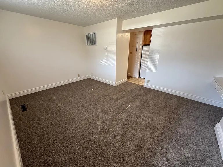 330 N 700 E #B4 — Photo 6