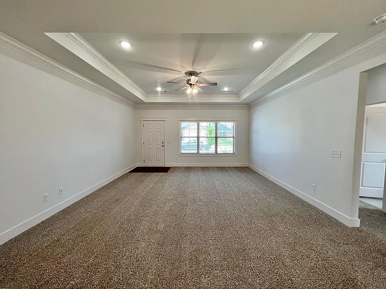 925 Sugar Pine St — Photo 4