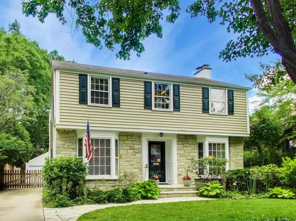 2241 Greenwood Ave, Wilmette, IL 60091