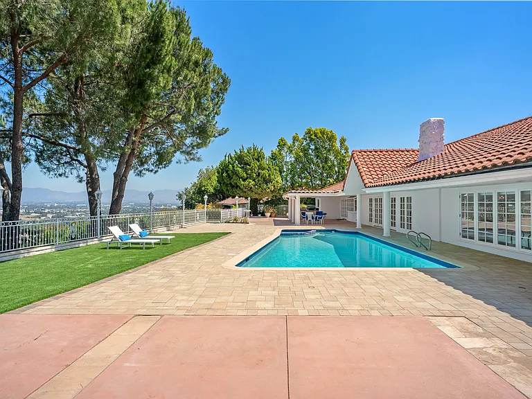 4159 Regal Oak Dr — Photo 1