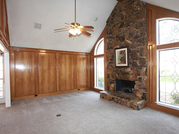 2nd image of 1222 Magnolia Dr