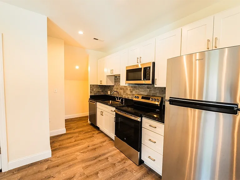 340 E Main St #2 — Photo 3
