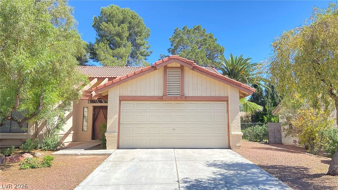 3 bed, 2.0 bath, 1607 sqft, $2,105 — Photo 1