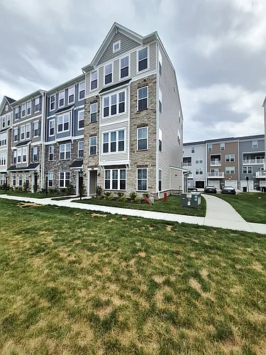 648 Brookwood Glen Ter #B Photo 1