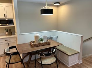 2444 County Road D W #2450, Saint Paul, MN 55112