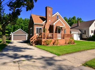 1423 Smith St, Green Bay, WI 54302