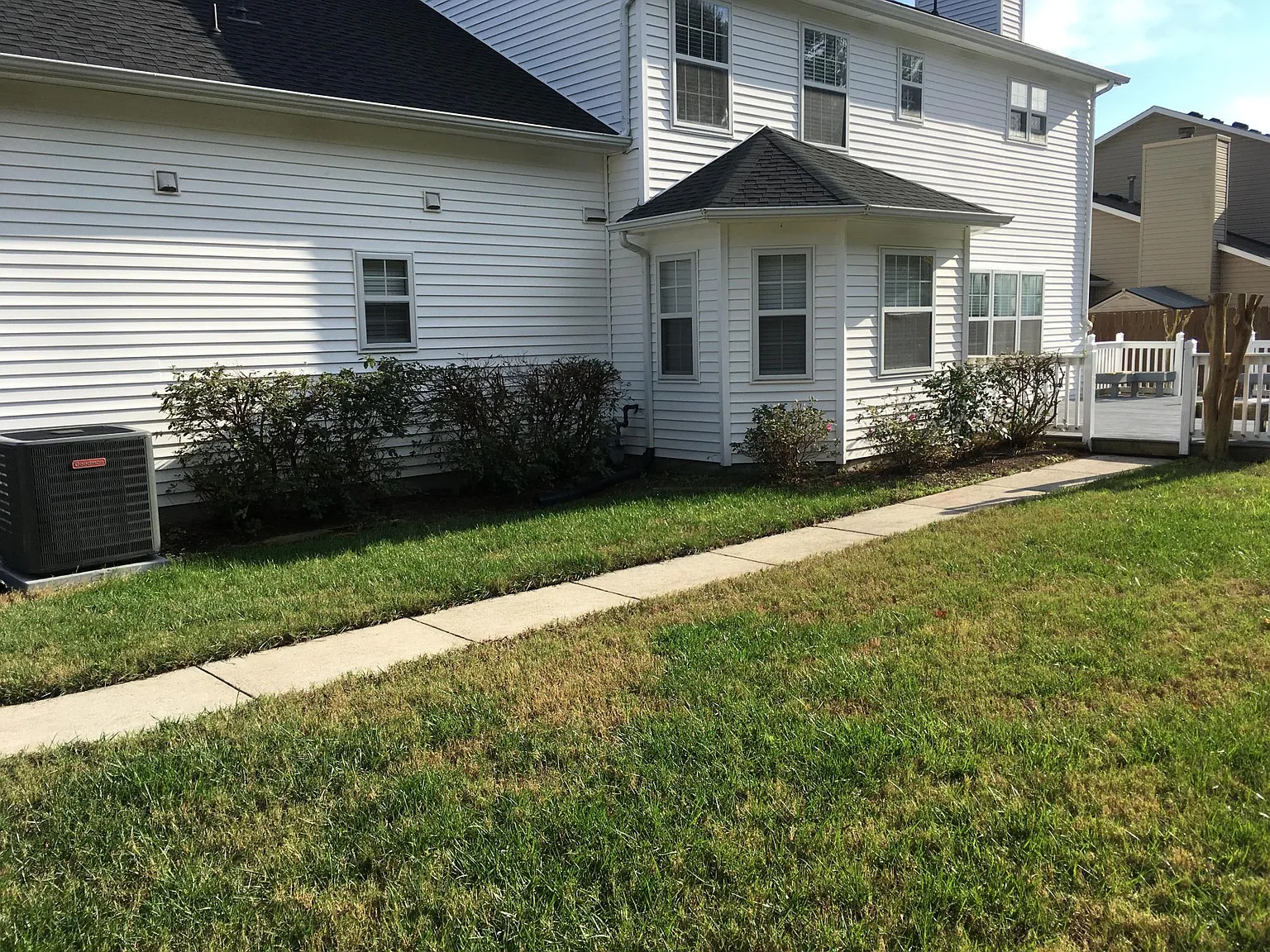 4 bed, 2.5 bath, 2825 sqft, $3,400 — Photo 2
