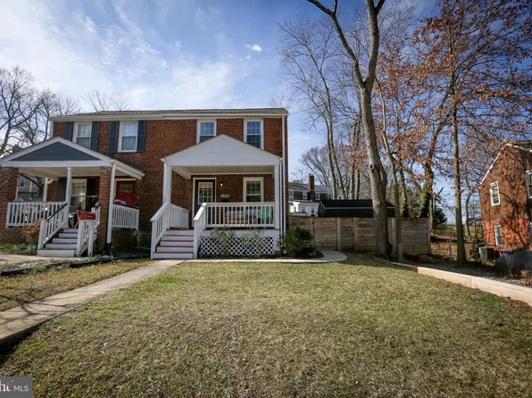 2725 Farnsworth Dr, Alexandria, VA 22303