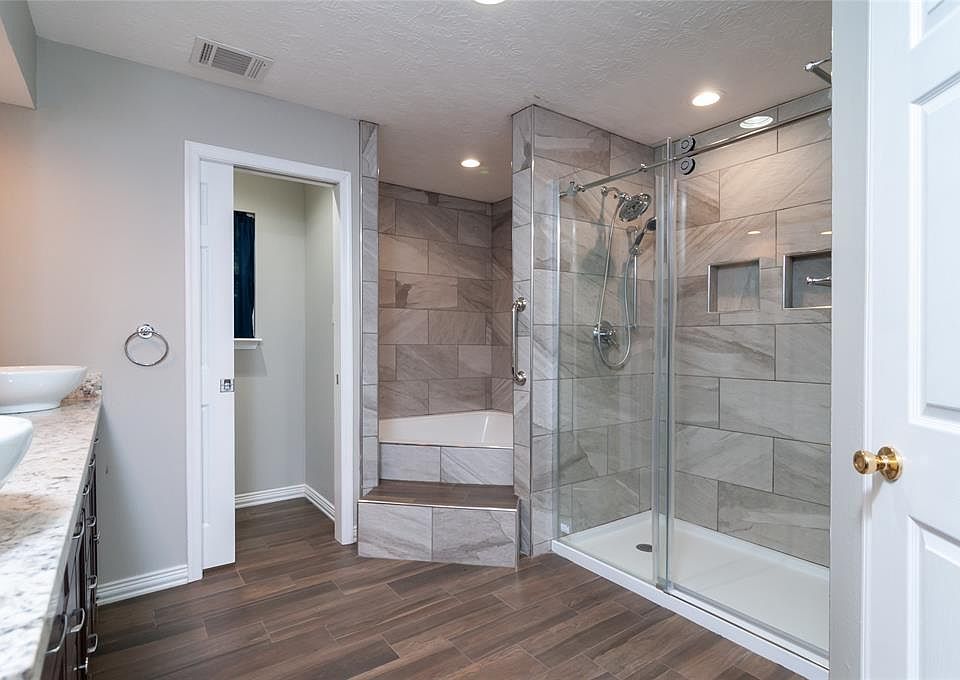 1st image of 10135 Woodhollow Dr