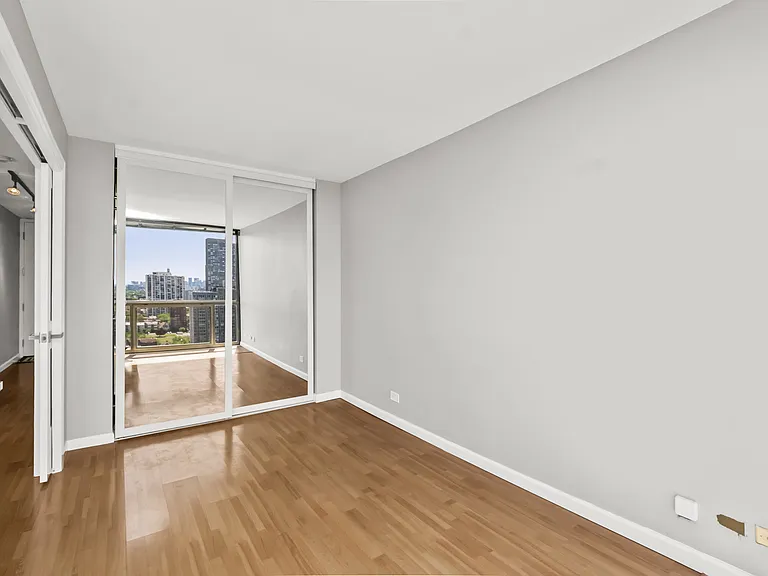 4343 N Clarendon Ave #2401 — Photo 12