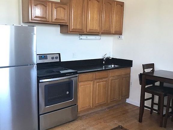 4th image of 606 N Roan St #8-A
