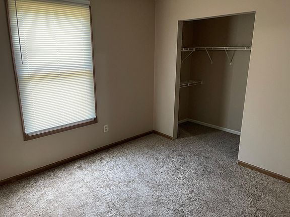 5th image of 8 Julie Ann Ct #90a353319
