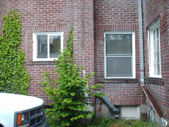 2nd image of 500 Hillkress Ave APT 2