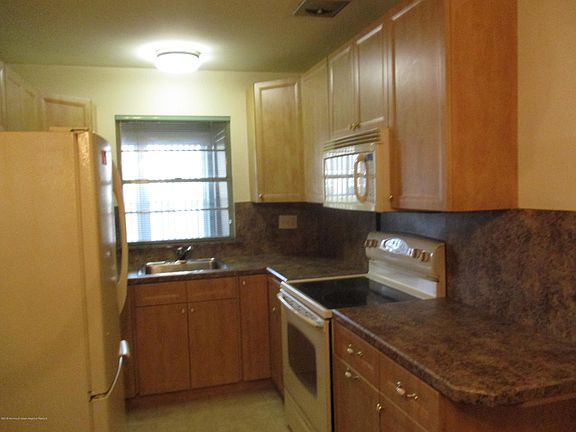 2nd image of 28 Snowberry Lane #B