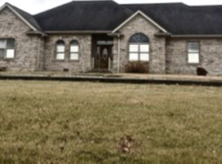 1503 Roser Dr, Carmi, IL 62821