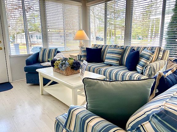 5th image of 165 Fremont Ave #305