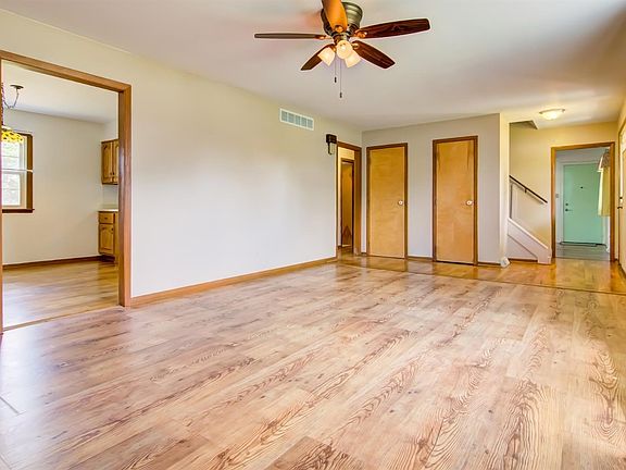 3rd image of 604 W Aberdeen Dr