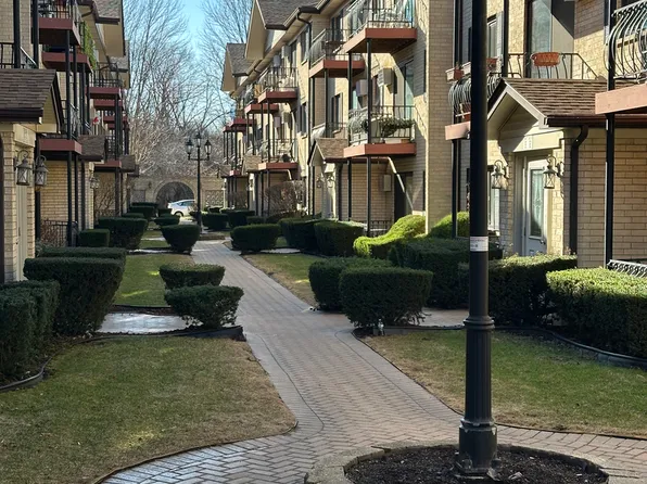 5155 N East River Rd Unit 116E, Chicago, IL 60656