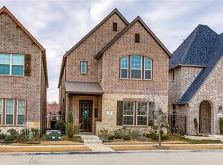 580 Courtyard Ln, Irving, TX 75039