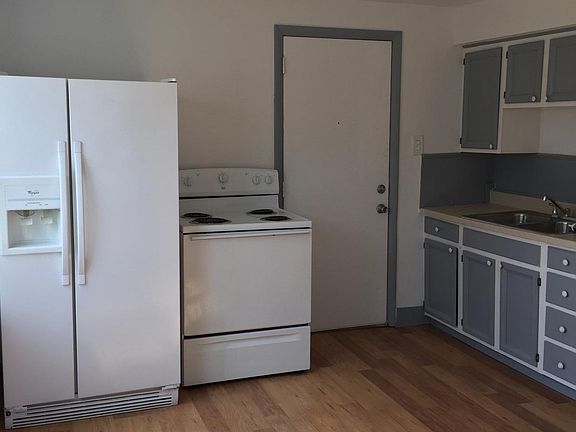 4th image of 3494 Laurel Ave