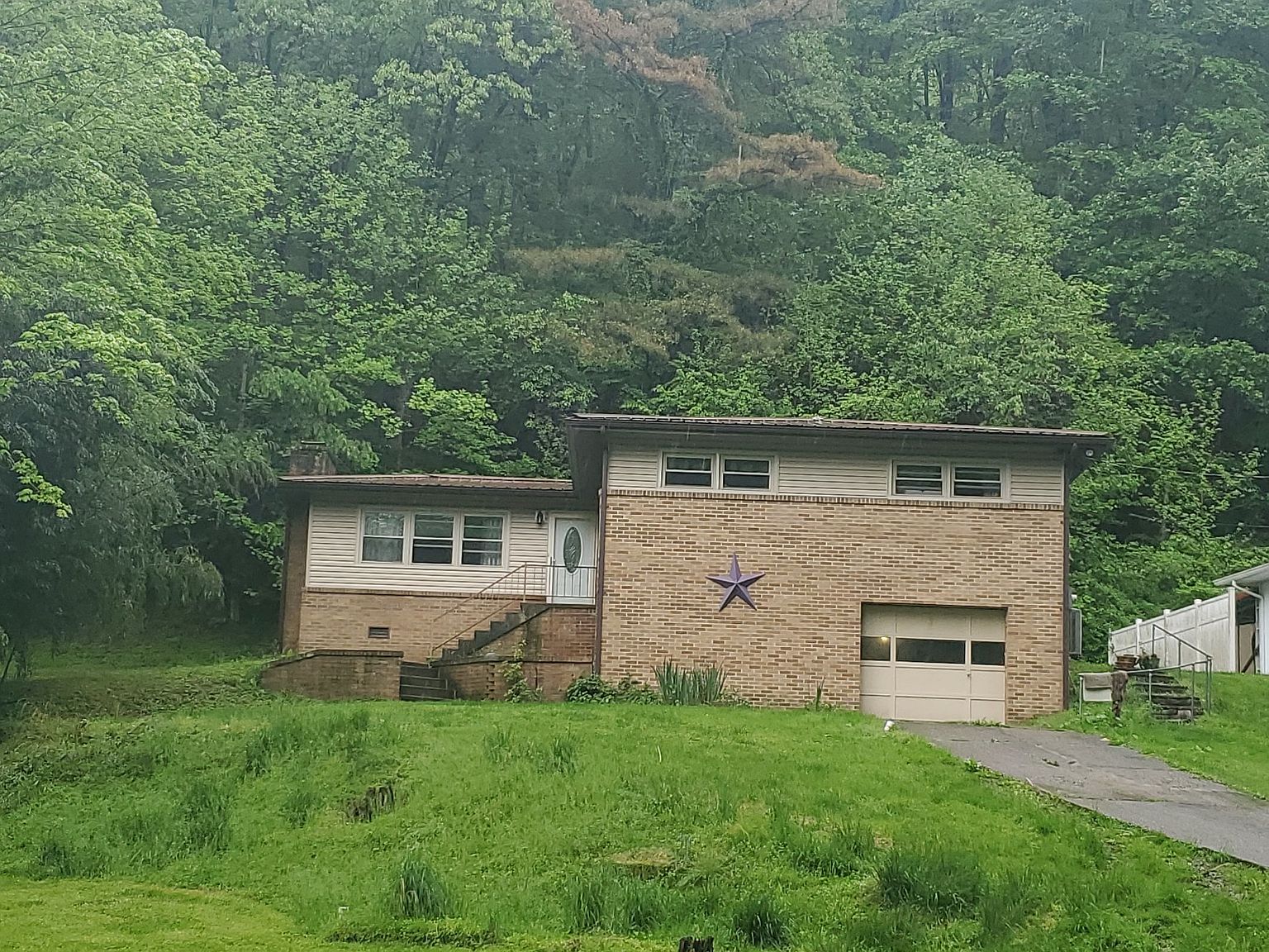 109 Valley Dr, Belle, WV 25015 Zillow