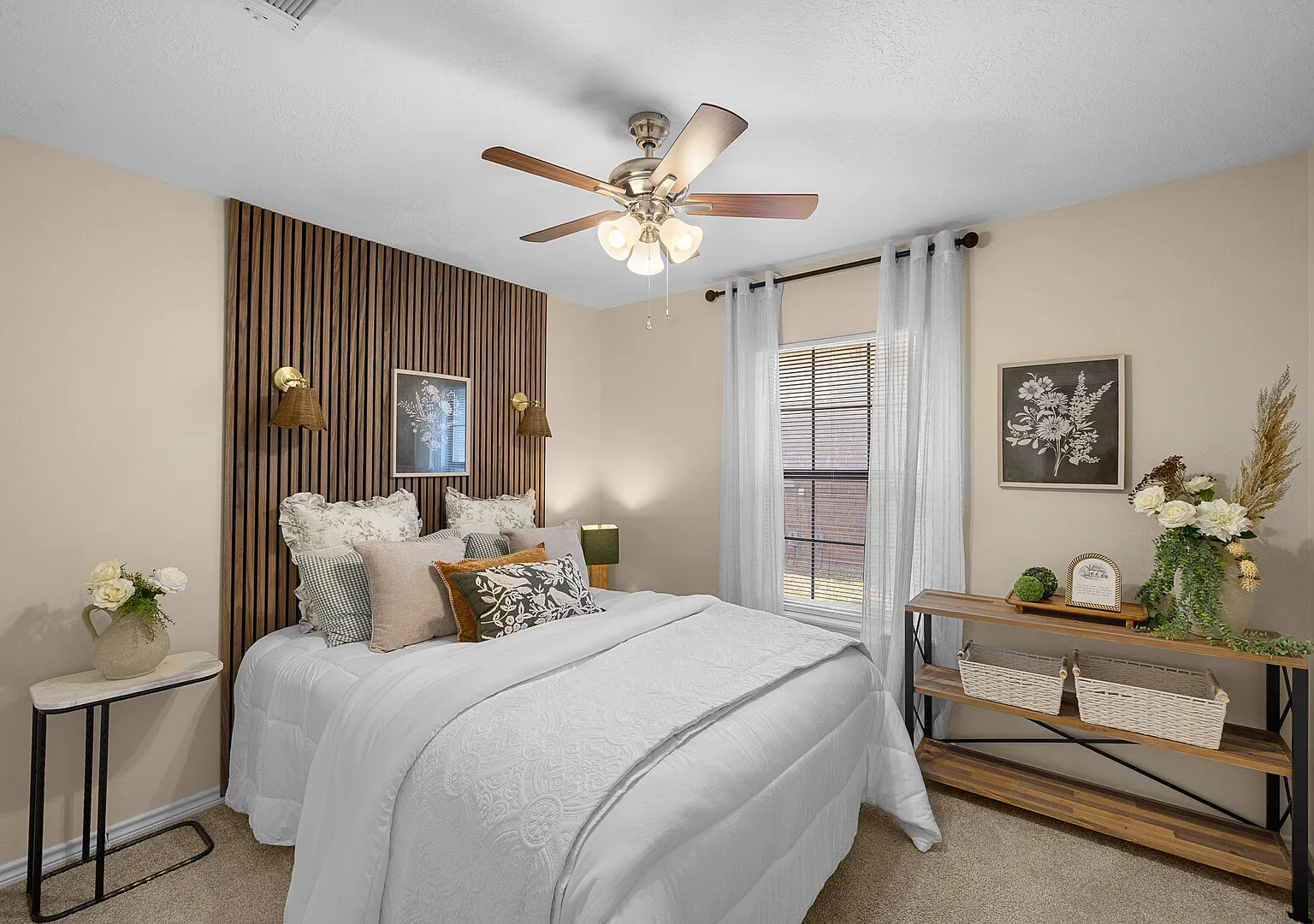 Wolf Pen Creek Retreat #B, 3BD 2BA, Workspace — Photo 4